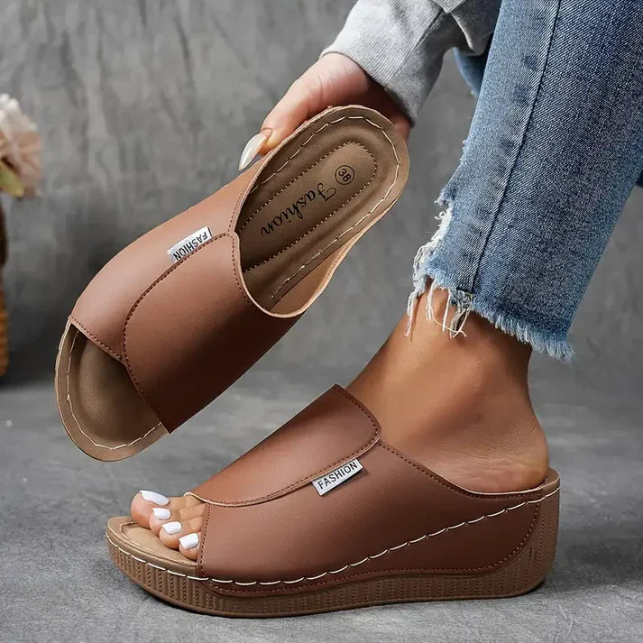 Lorena|Mules Compensées en Cuir Respirant Brun